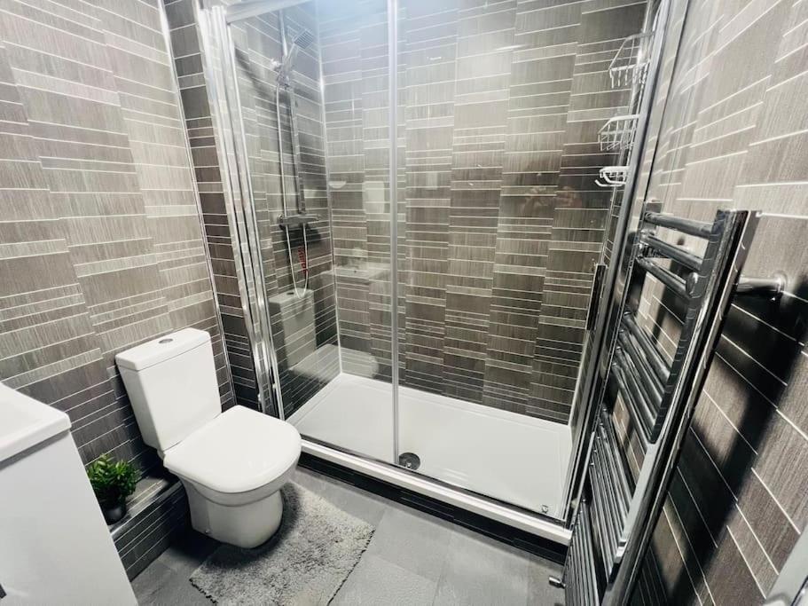 אדינבורו Superb 2 Bedroom Apartment With Free Parking מראה חיצוני תמונה