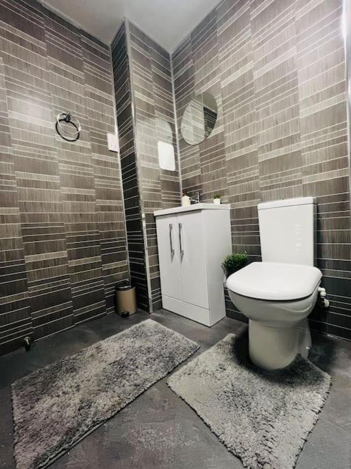 אדינבורו Superb 2 Bedroom Apartment With Free Parking מראה חיצוני תמונה